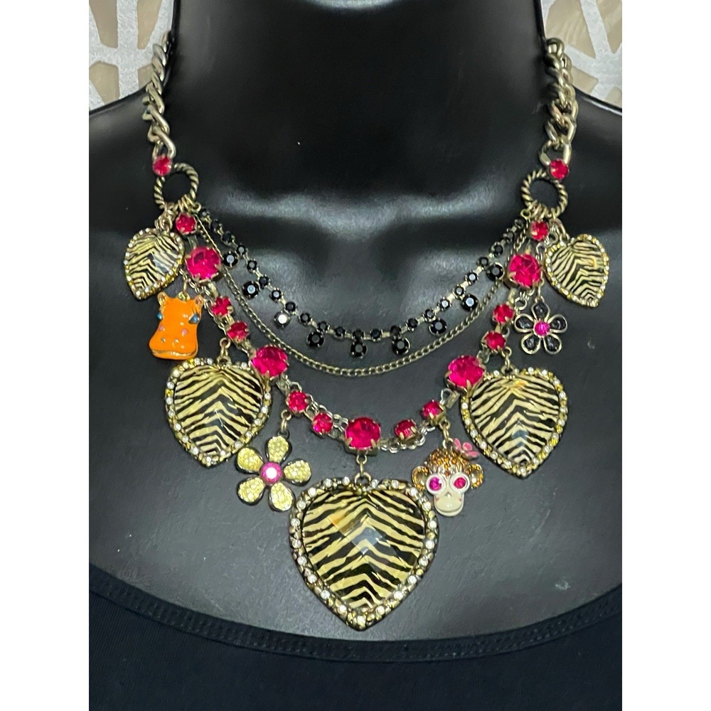 Betsey Johnson Safari Animal Charm Statement Necklace Zebra Heart - Picture 3 of 16